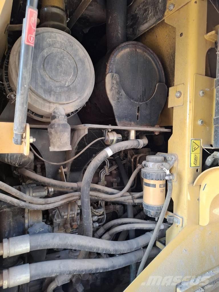 CAT 930 G لوادر بعجل