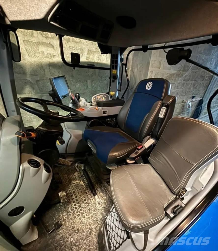 New Holland T 7.225 الجرارات