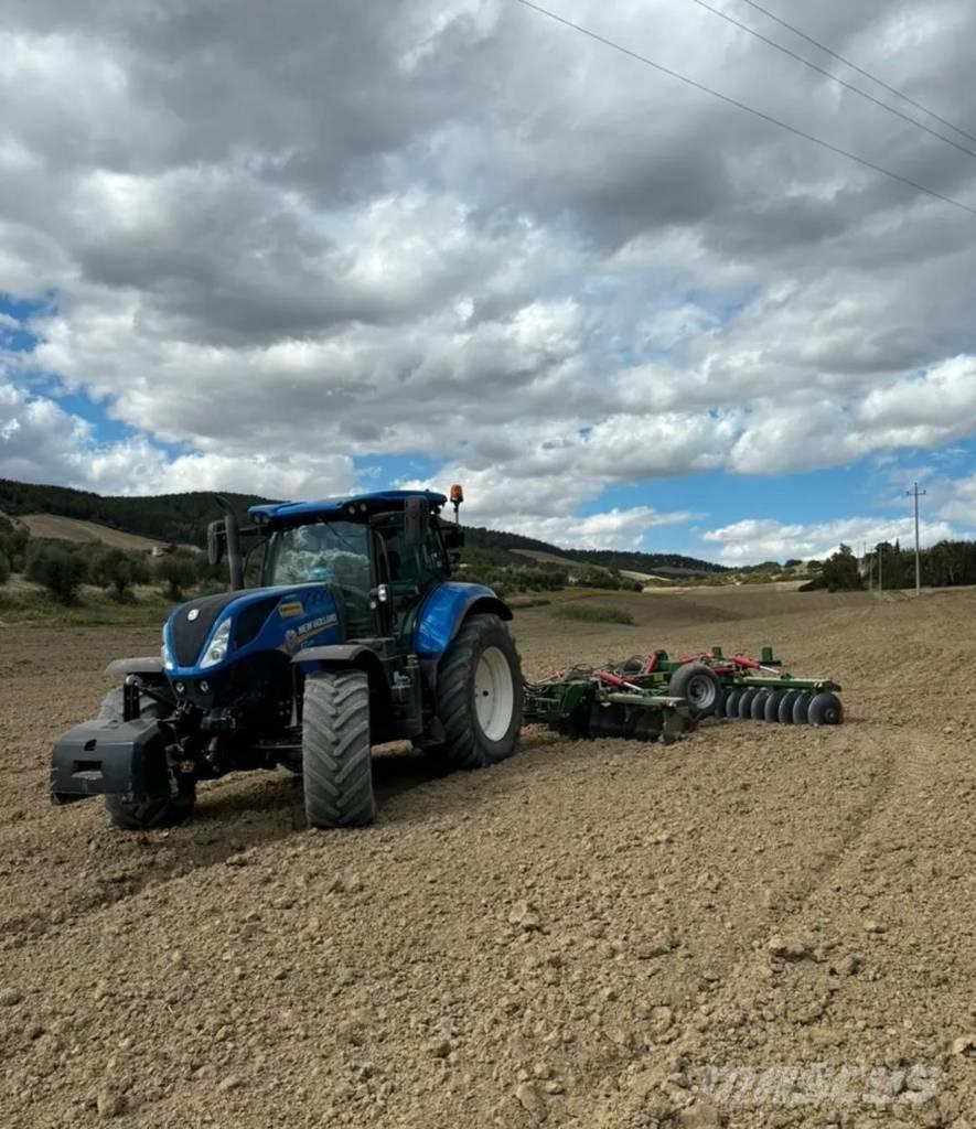 New Holland T 7.225 الجرارات