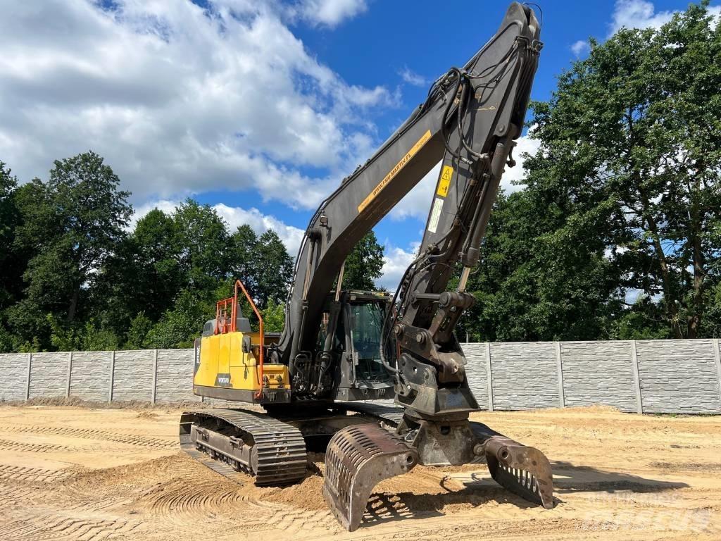 Volvo EC 220 DL حفارات زحافة