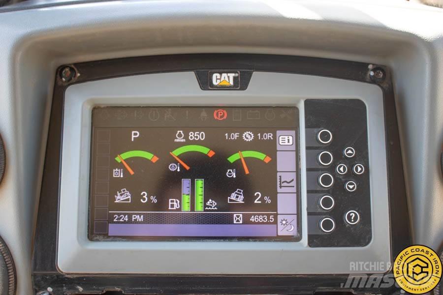 CAT D 6 N LGP بلدوزرات مجنزرة