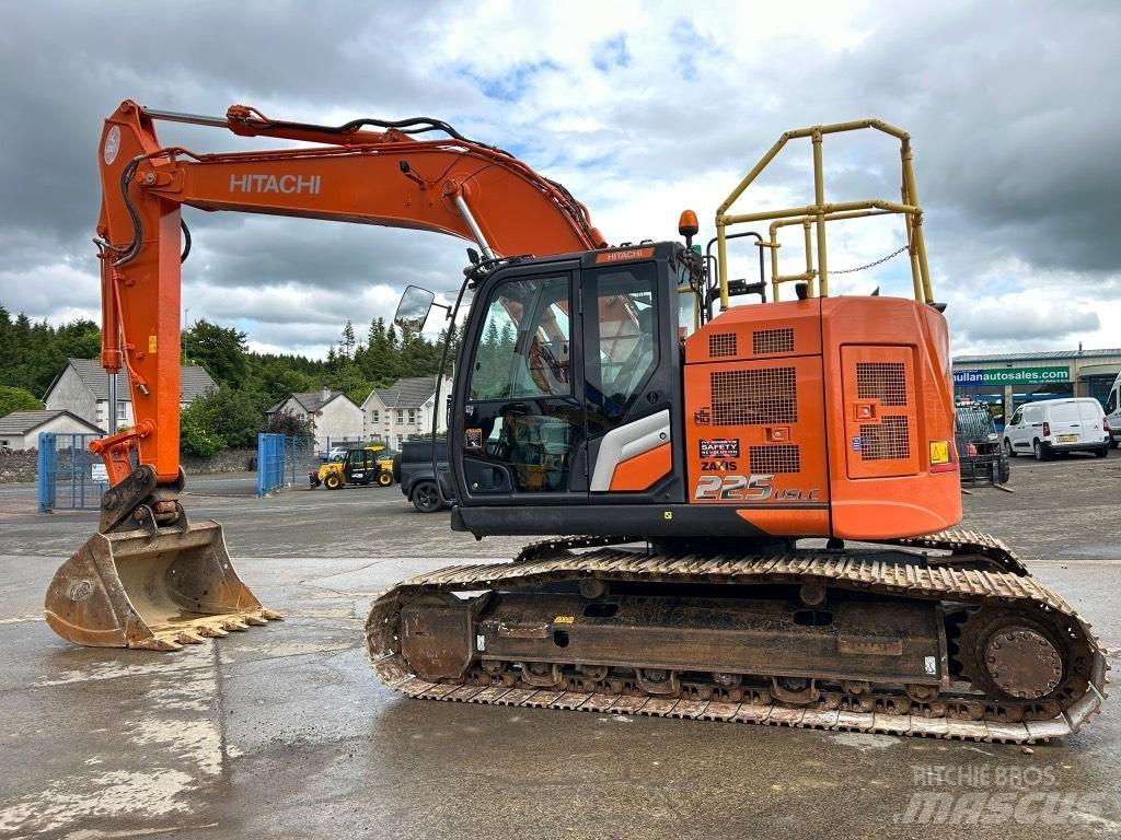 Hitachi ZX225 USLC-7 حفارات زحافة