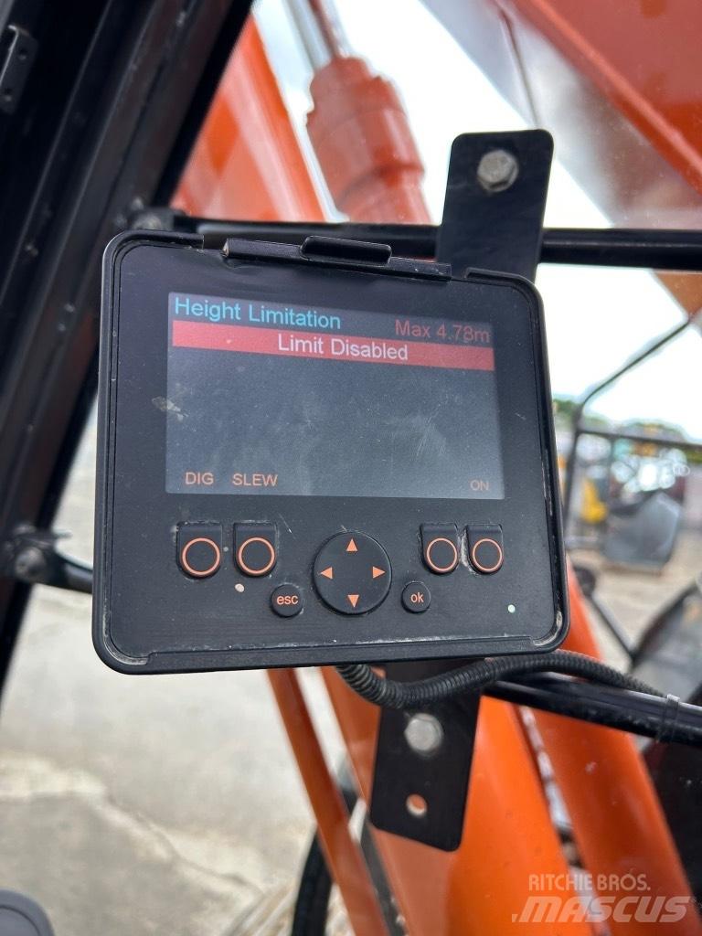 Hitachi ZX225 USLC-7 حفارات زحافة