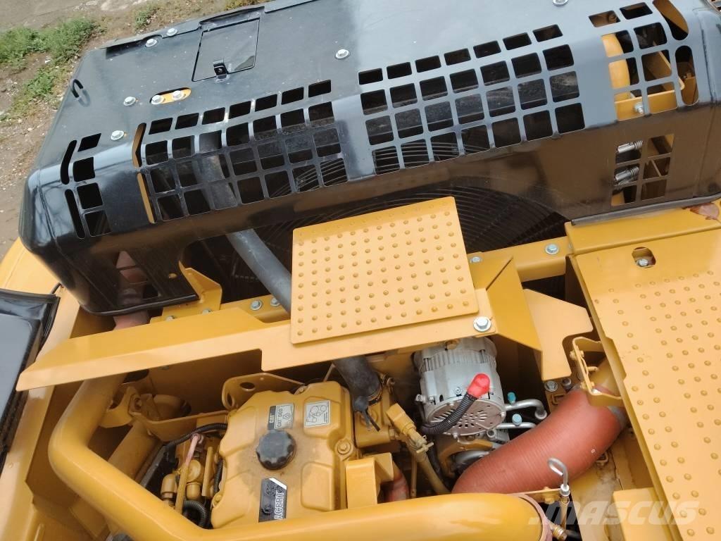CAT 336 D2 حفارات زحافة