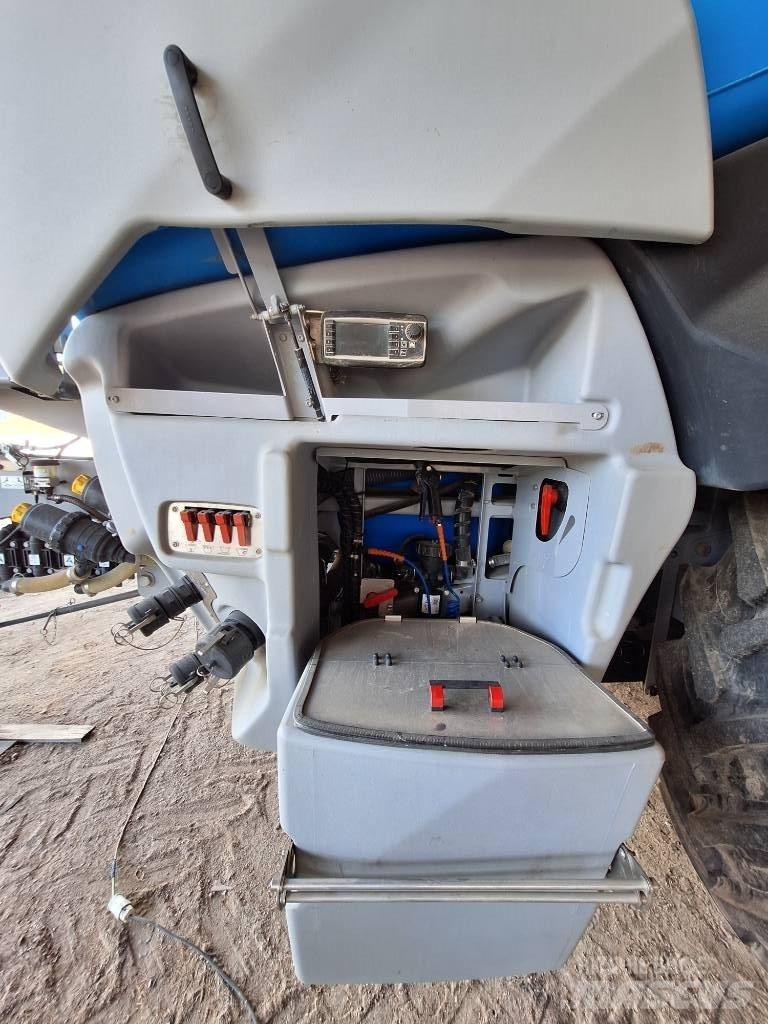 Lemken Vega 12/4000 الرشاشات