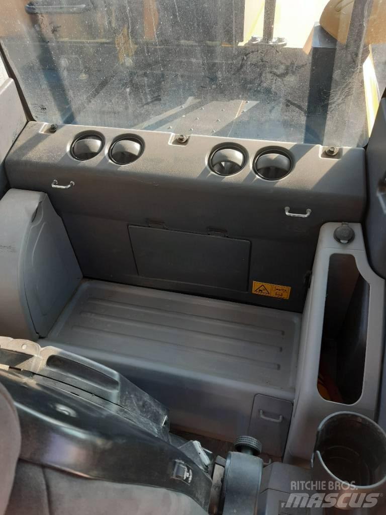 Komatsu PW180-11 حفارات بعجل