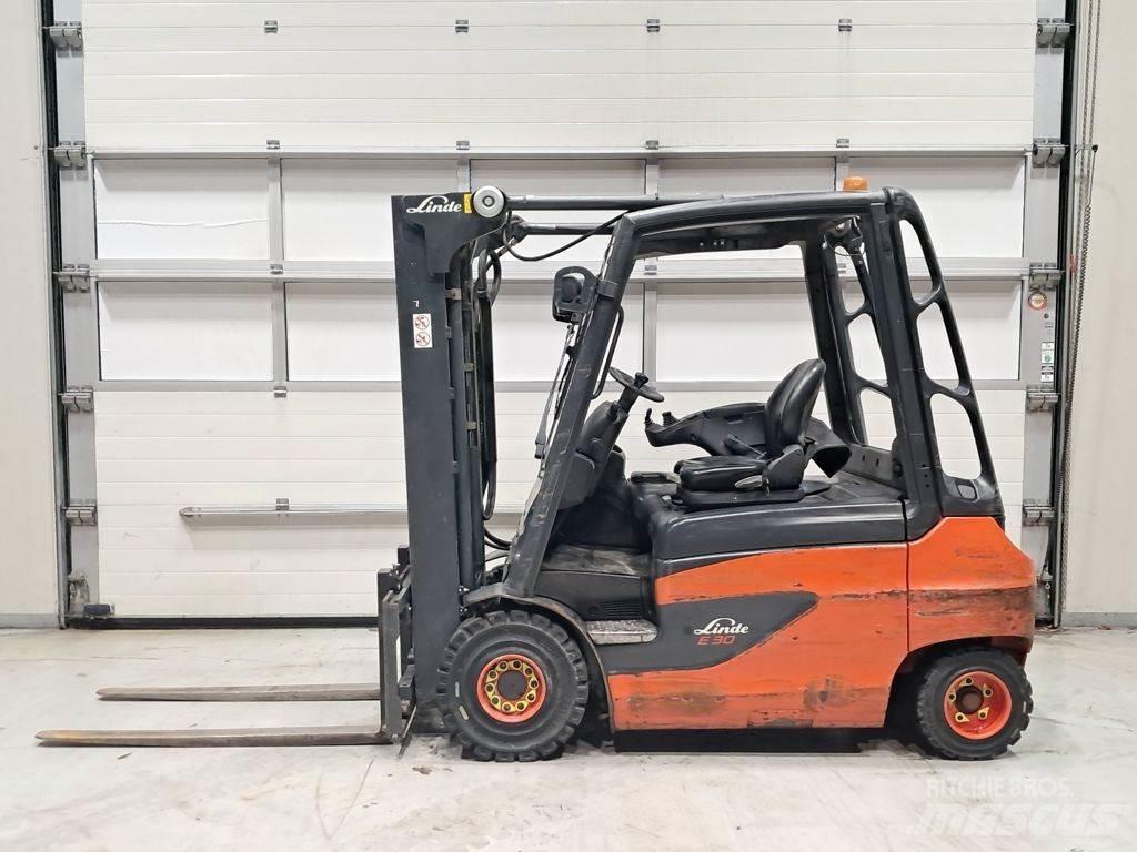 Linde E30-01 شاحنات ذات رافعات شوكية تعمل بالكهرباء
