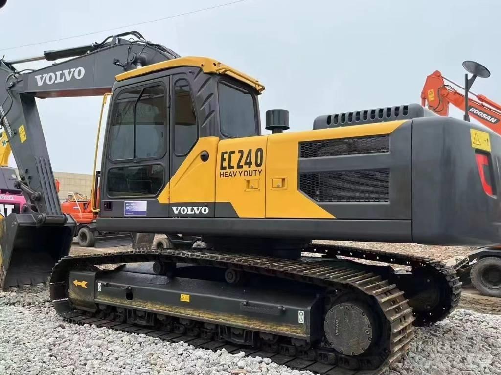 Volvo EC 240 حفارات زحافة