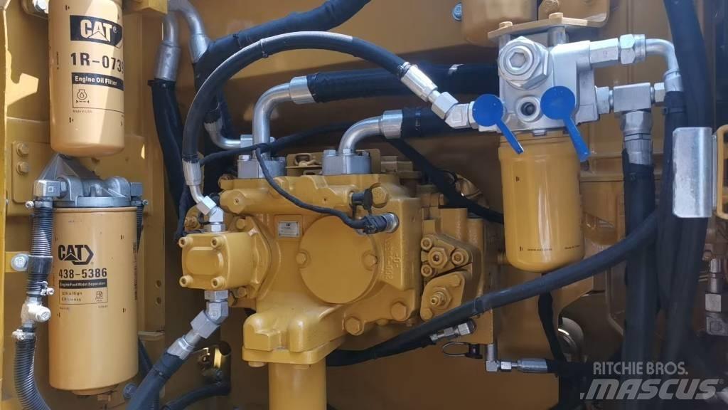 CAT 320GC حفارات زحافة