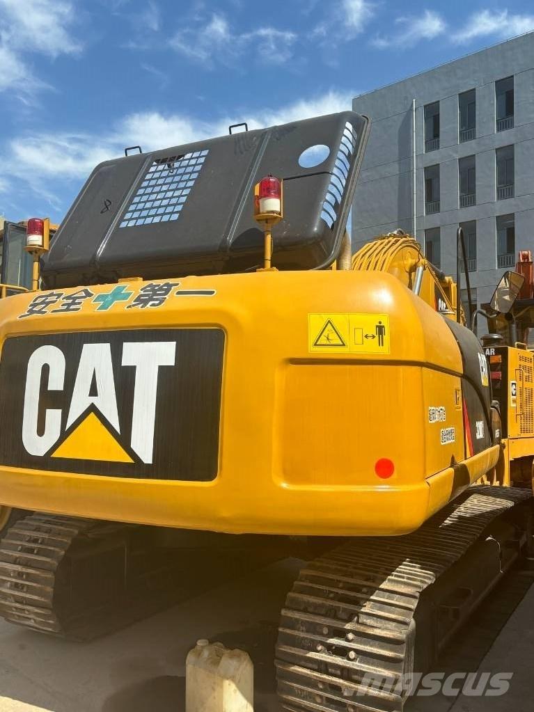 CAT 320D حفارات زحافة