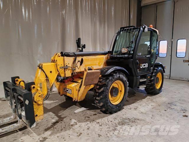 JCB 535-140 مناولات متداخلة