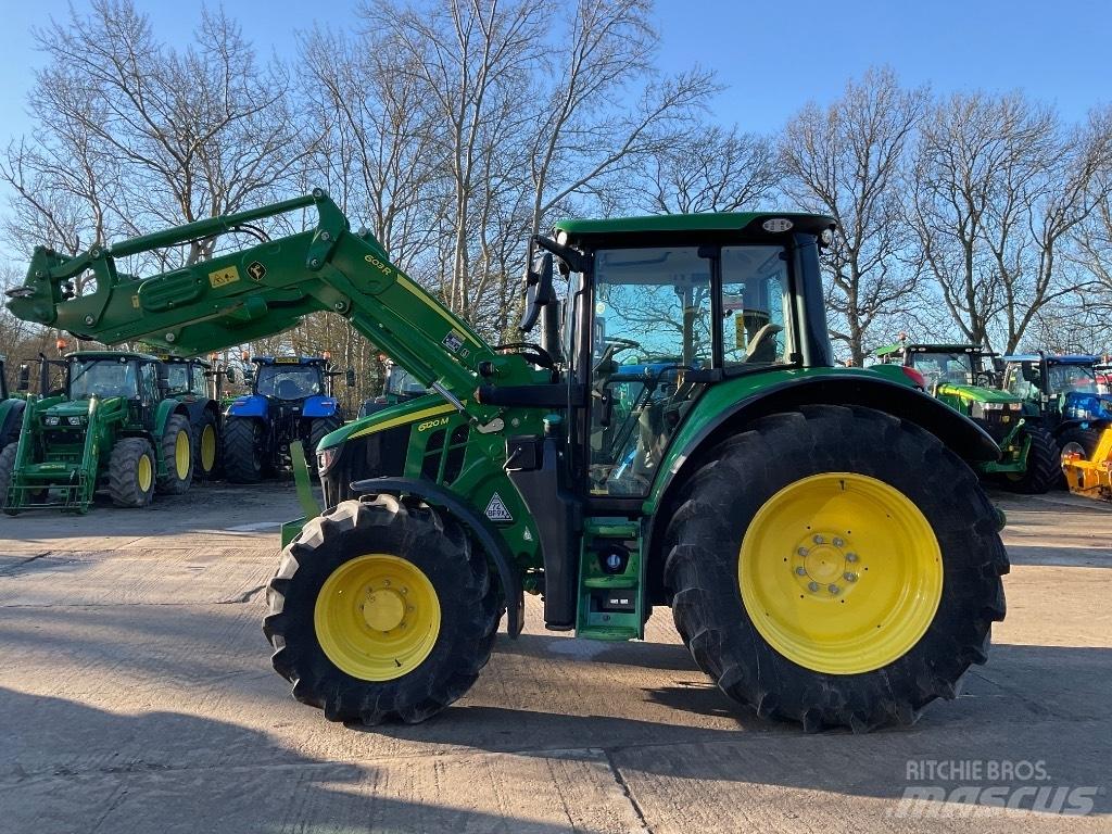 John Deere 6120 M الجرارات