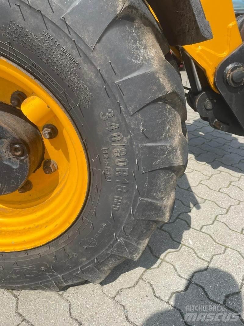 JCB 525.60 مناولات متداخلة