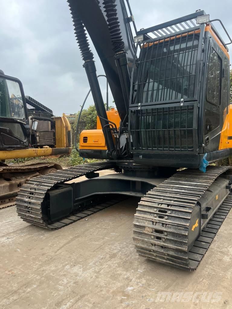 Hyundai HX 220 HD حفارات زحافة