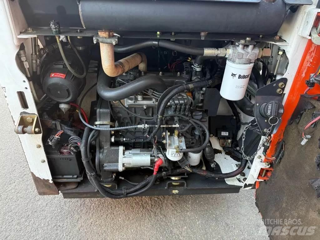 Bobcat S100 لوادر انزلاقية التوجيه