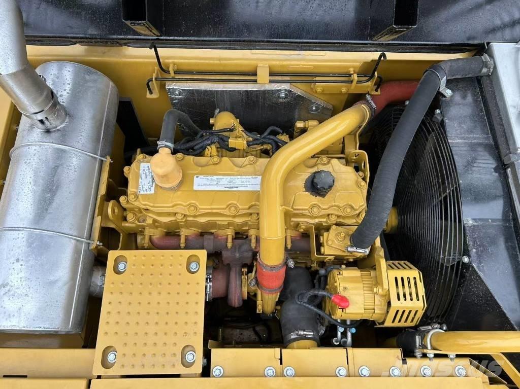 CAT 329 D حفارات زحافة
