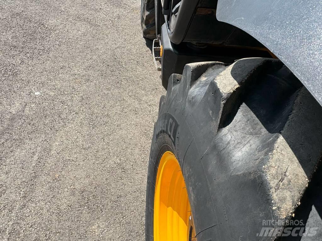 JCB 535-95 مناولات متداخلة