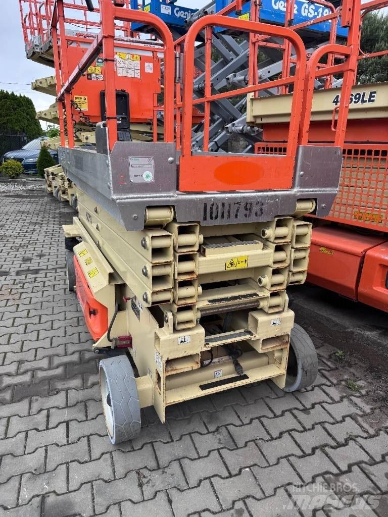 JLG 3246 ES رافعات مقصية الشكل