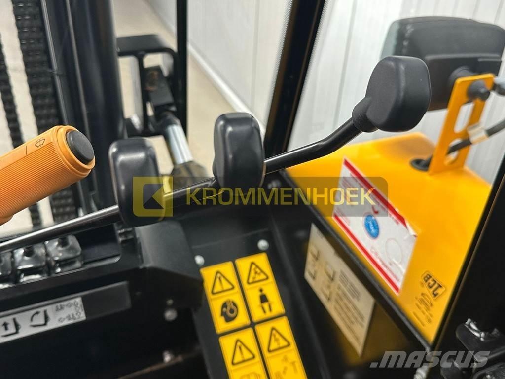 JCB 940 شاحنات الطرق الوعرة