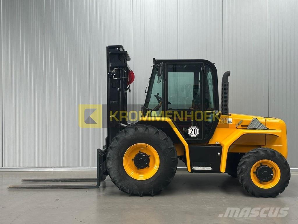 JCB 940 شاحنات الطرق الوعرة