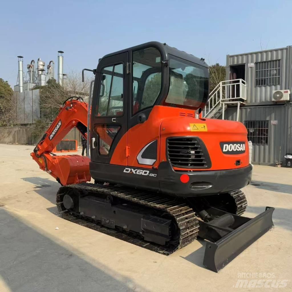 Doosan DX 60-9 C حفارات زحافة