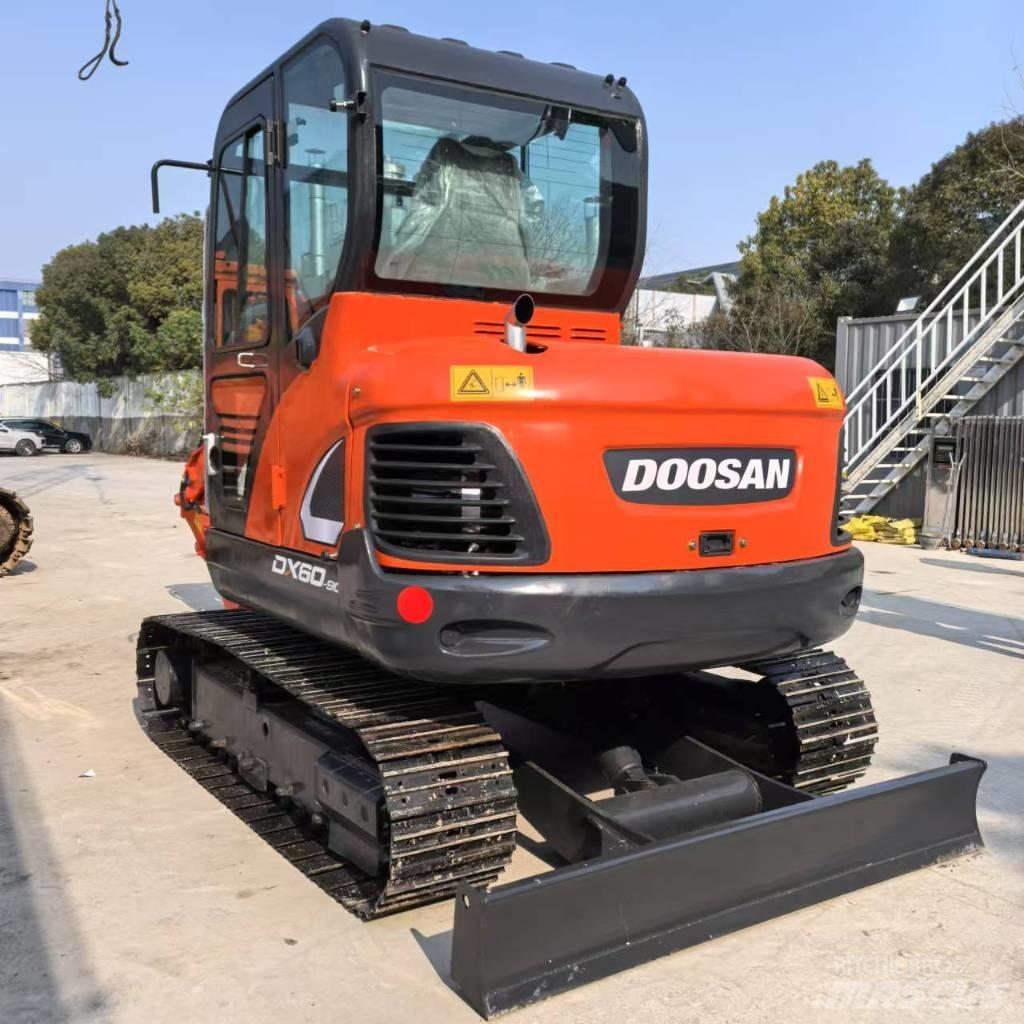 Doosan DX 60-9 C حفارات زحافة