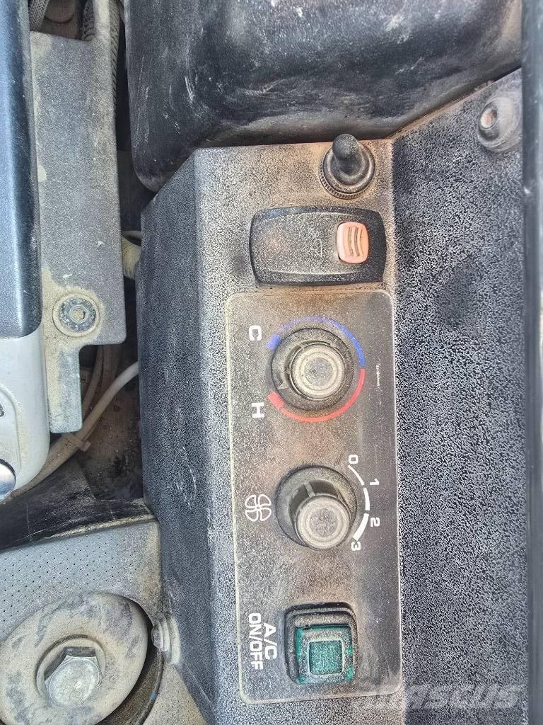 Komatsu PC 55 MR حفارات صغيرة أقل من 7 طن (حفارات صغيرة)