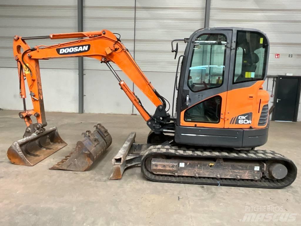 Doosan DX 60 R حفارات صغيرة أقل من 7 طن (حفارات صغيرة)