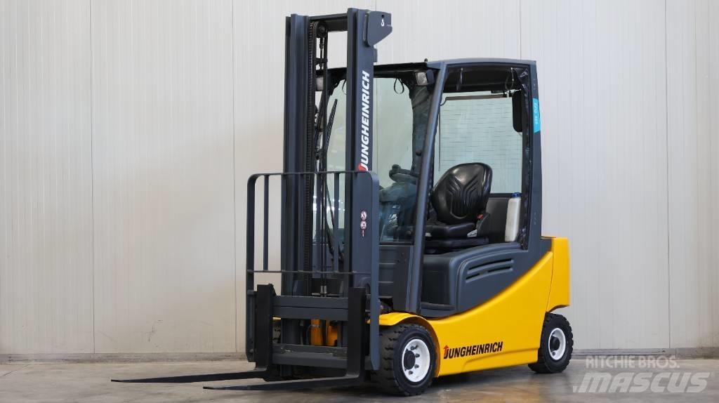 Jungheinrich EFG 320 شاحنات ذات رافعات شوكية تعمل بالكهرباء