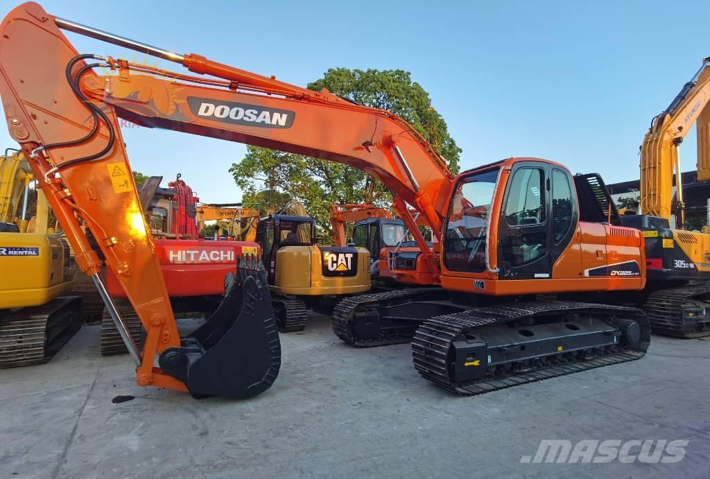 Doosan DX 225 LC حفارات زحافة