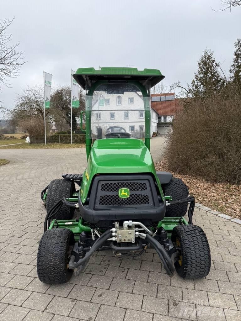 John Deere 8700 A ماكينات جز العشب