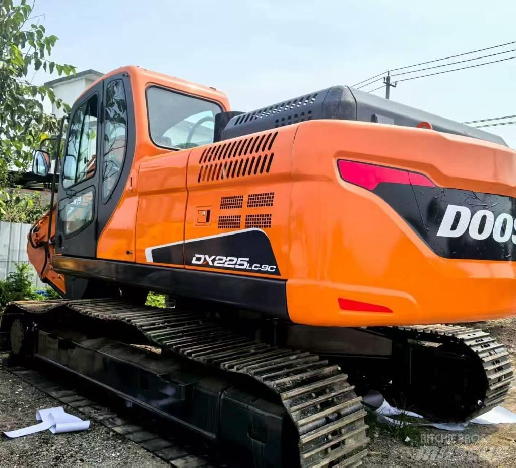 Doosan DX 225 LC حفارات زحافة
