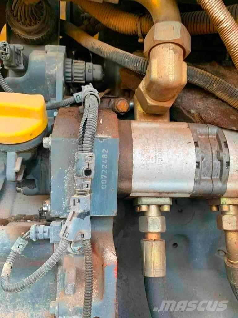 Bomag BW 225 D-3 مداحل ثنائية الاسطوانة