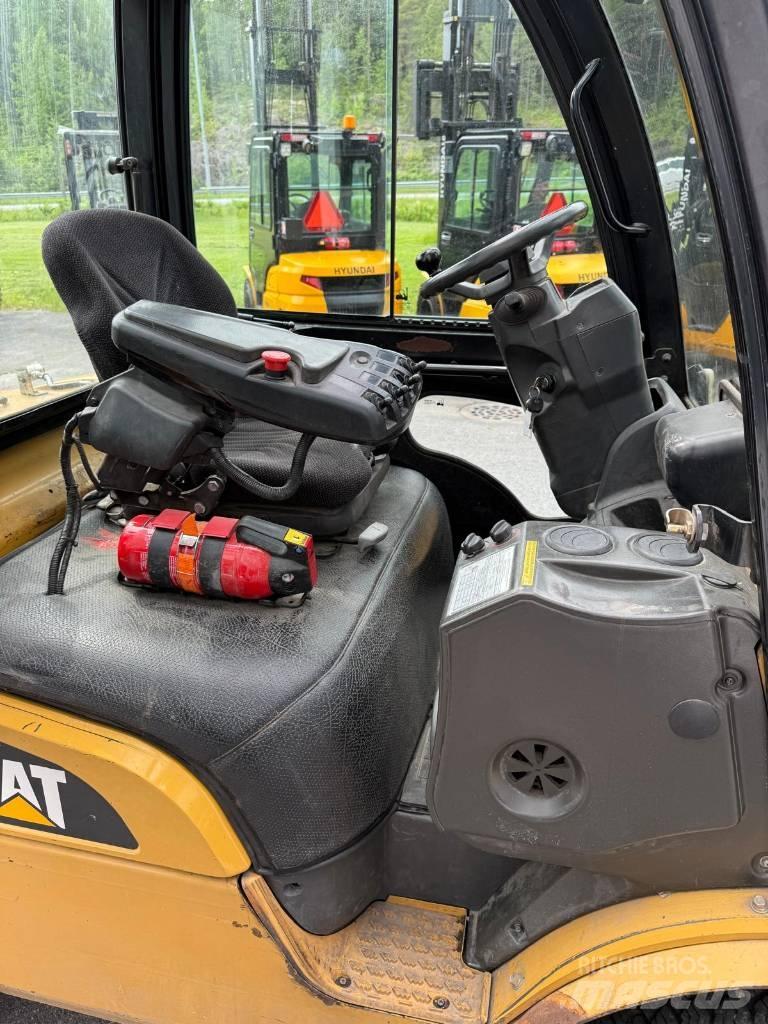 CAT GP 30 N شاحنات LPG