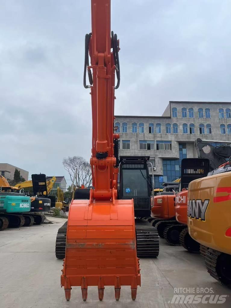 Hitachi ZX 200 حفارات زحافة