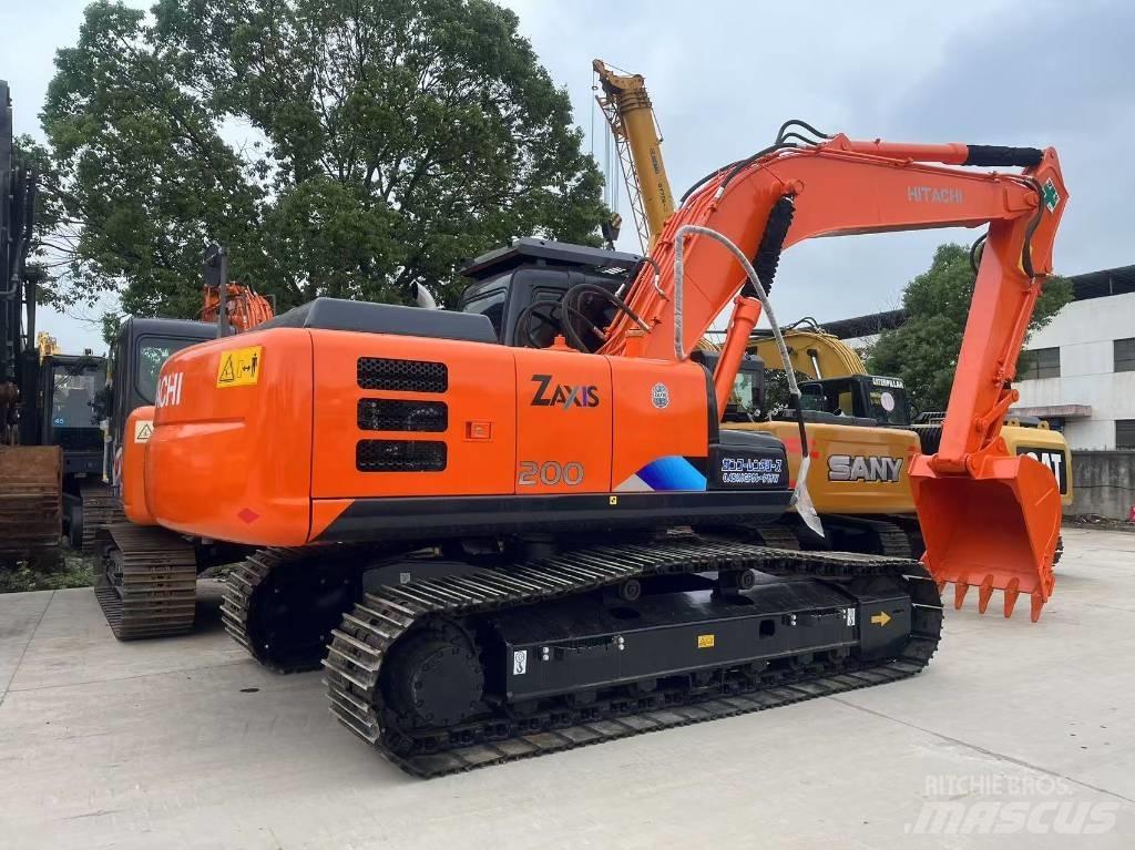 Hitachi ZX 200 حفارات زحافة