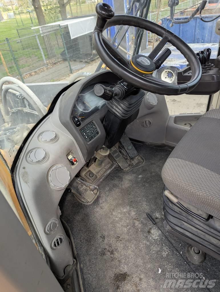 Volvo L 220 H لوادر بعجل