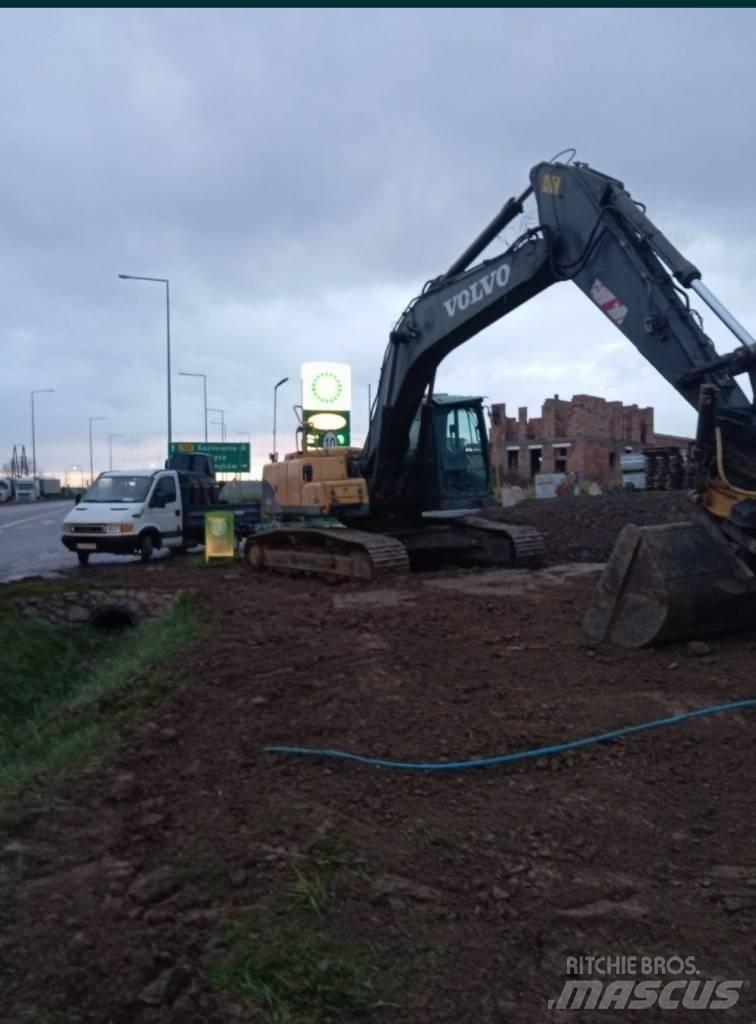 Volvo EC 240 C LD حفارات زحافة
