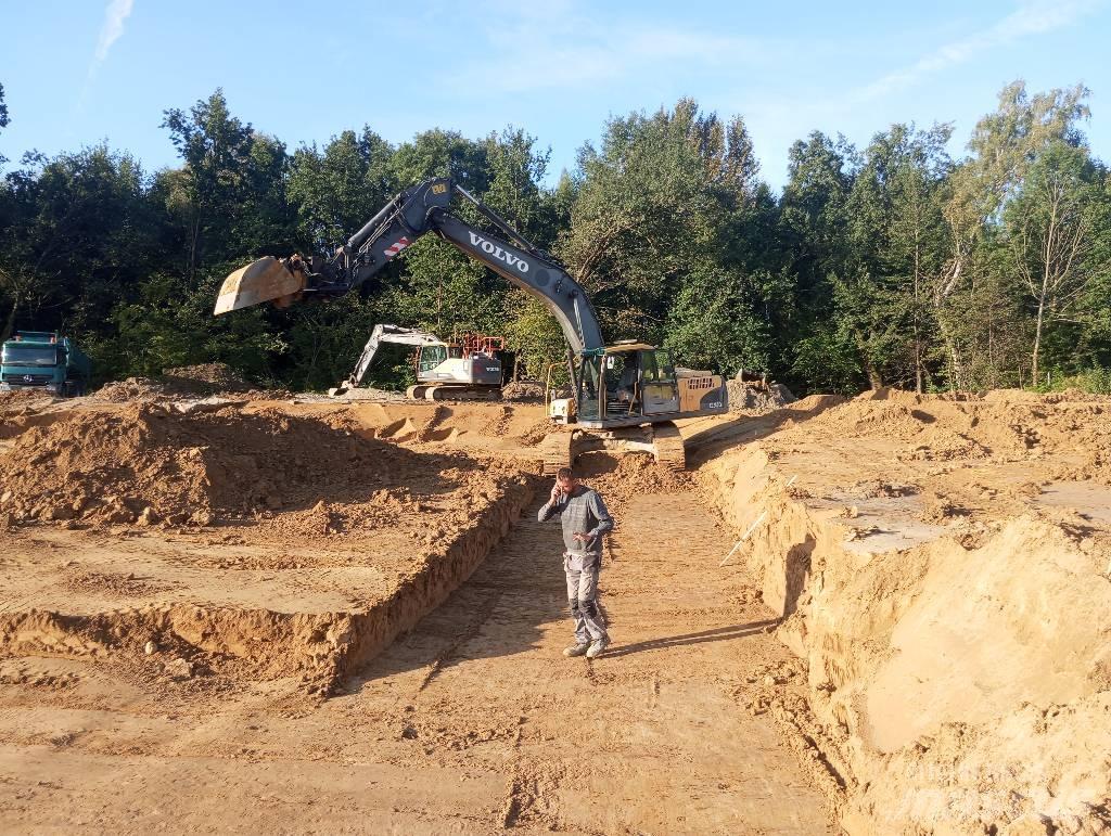 Volvo EC 240 C LD حفارات زحافة