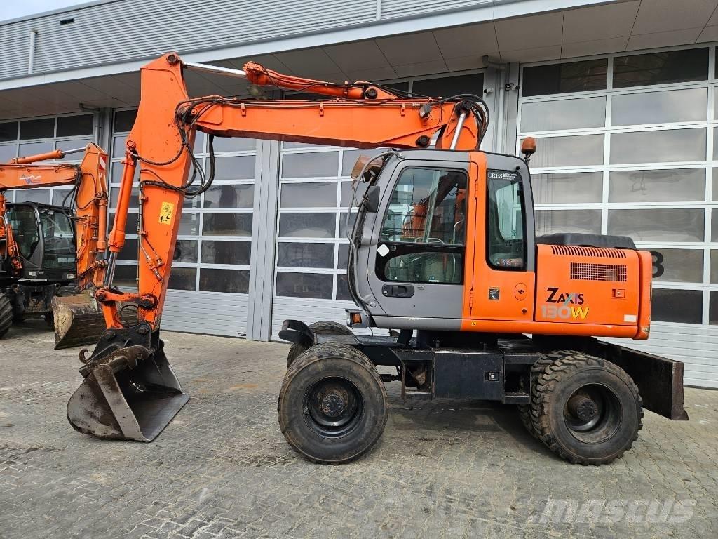 Hitachi ZX130W حفارات بعجل