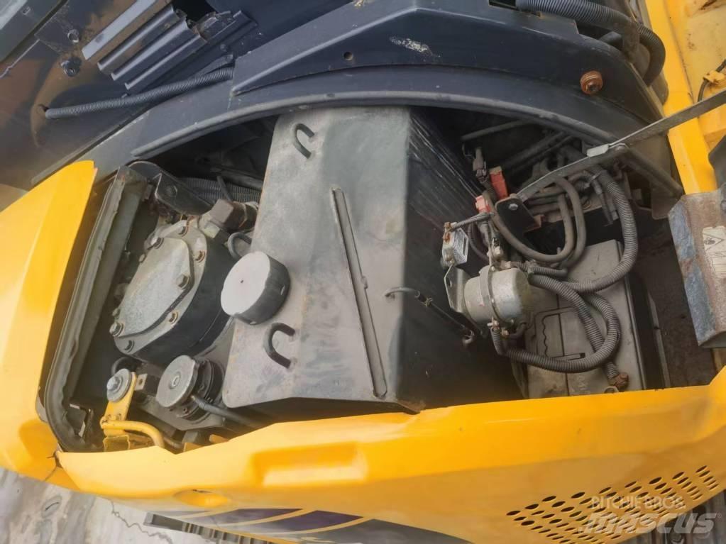 Komatsu PC 55 MR بلدوزرات مجنزرة