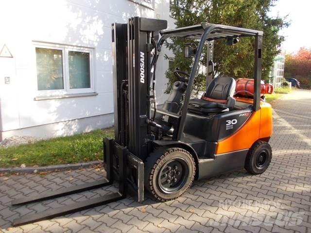Doosan G 30 E شاحنات LPG
