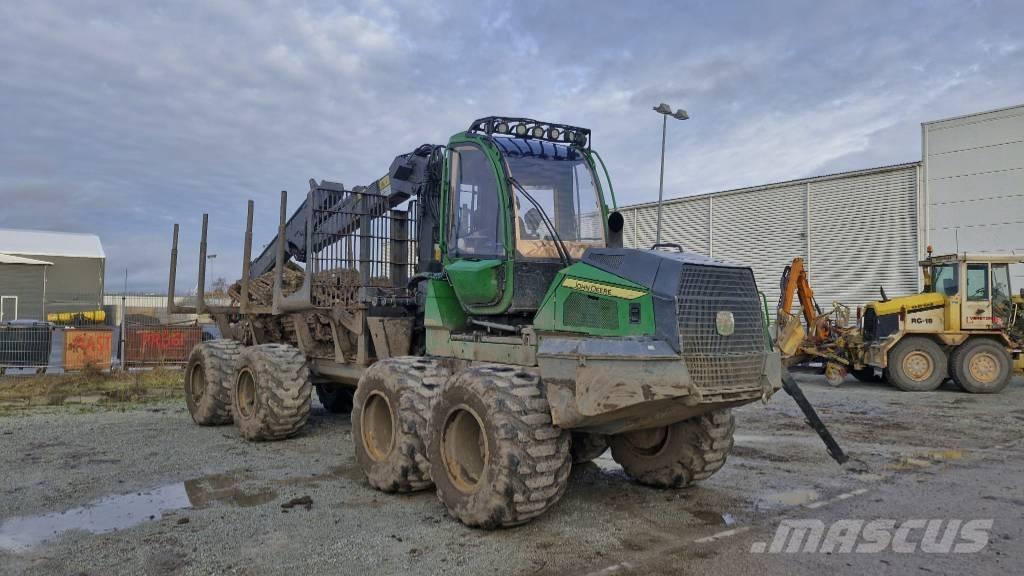 John Deere 1010G شاحنات