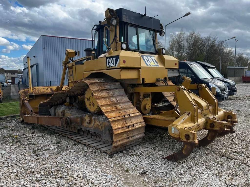 CAT D 6 T LGP بلدوزرات مجنزرة