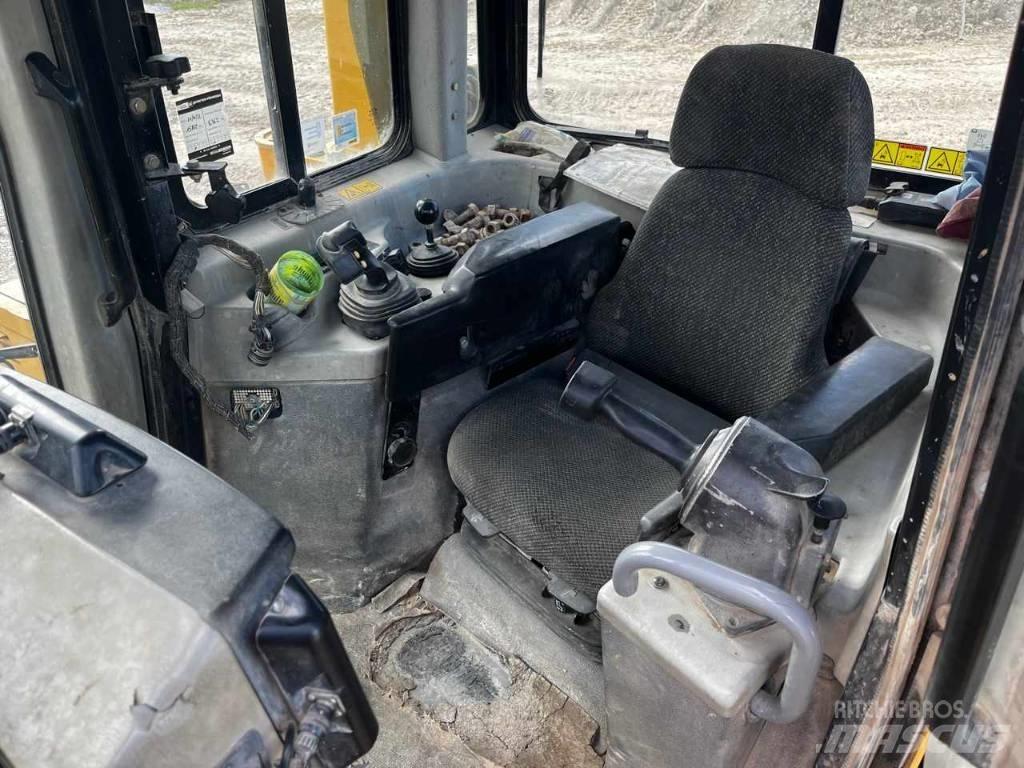 CAT D 6 T LGP بلدوزرات مجنزرة