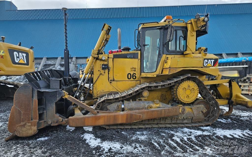 CAT D 6 T XL بلدوزرات مجنزرة