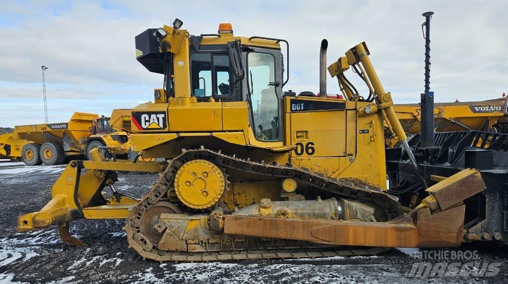 CAT D 6 T XL بلدوزرات مجنزرة