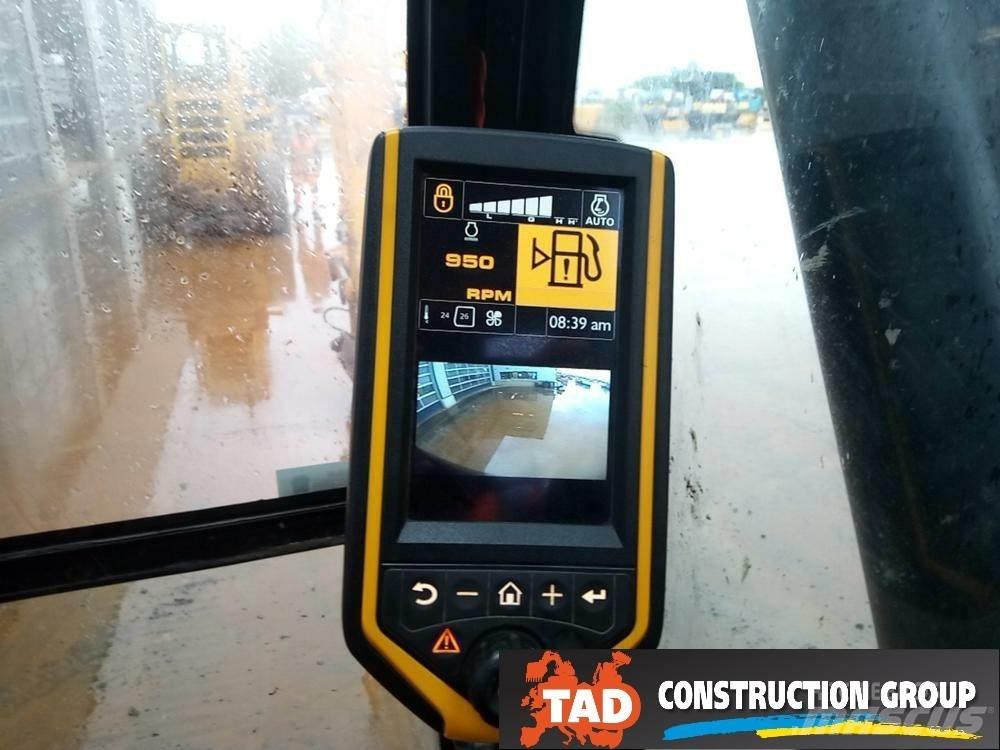JCB JS 220 LC حفارات زحافة