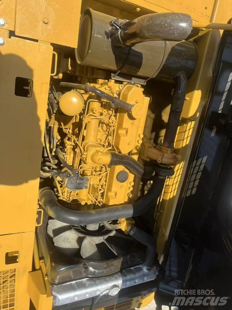 CAT 320 B L حفارات زحافة