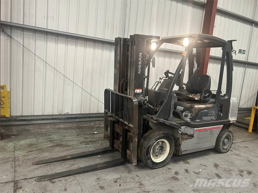 Nissan Y1D2A25Q شاحنات الديزل